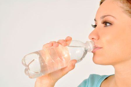 Woda dla pracowników a system kaucyjny